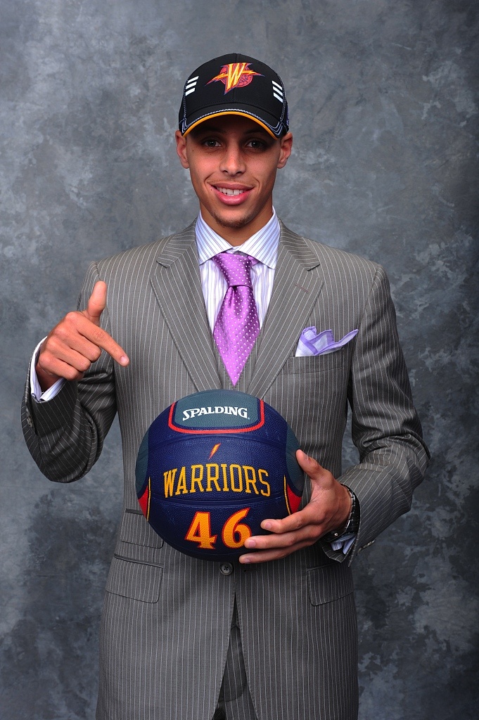 科尔：09年选秀日差点把库里交易来太阳 心想他或成为下一个纳什