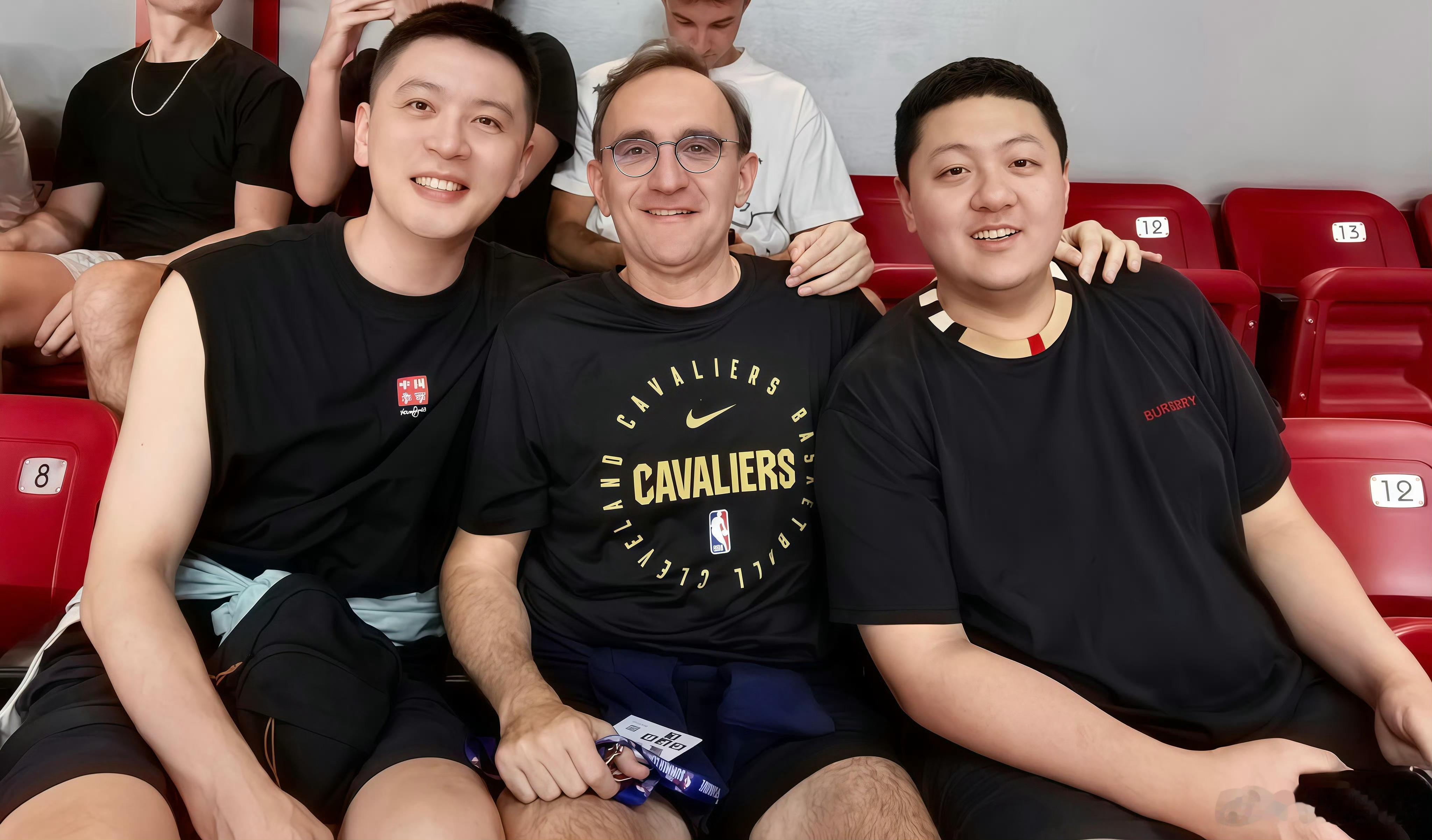 杨导，洛佩斯和小刘总也在现场为杨瀚森加油助威！！！杨瀚森夏联首秀杨瀚森瀚动一夏辽