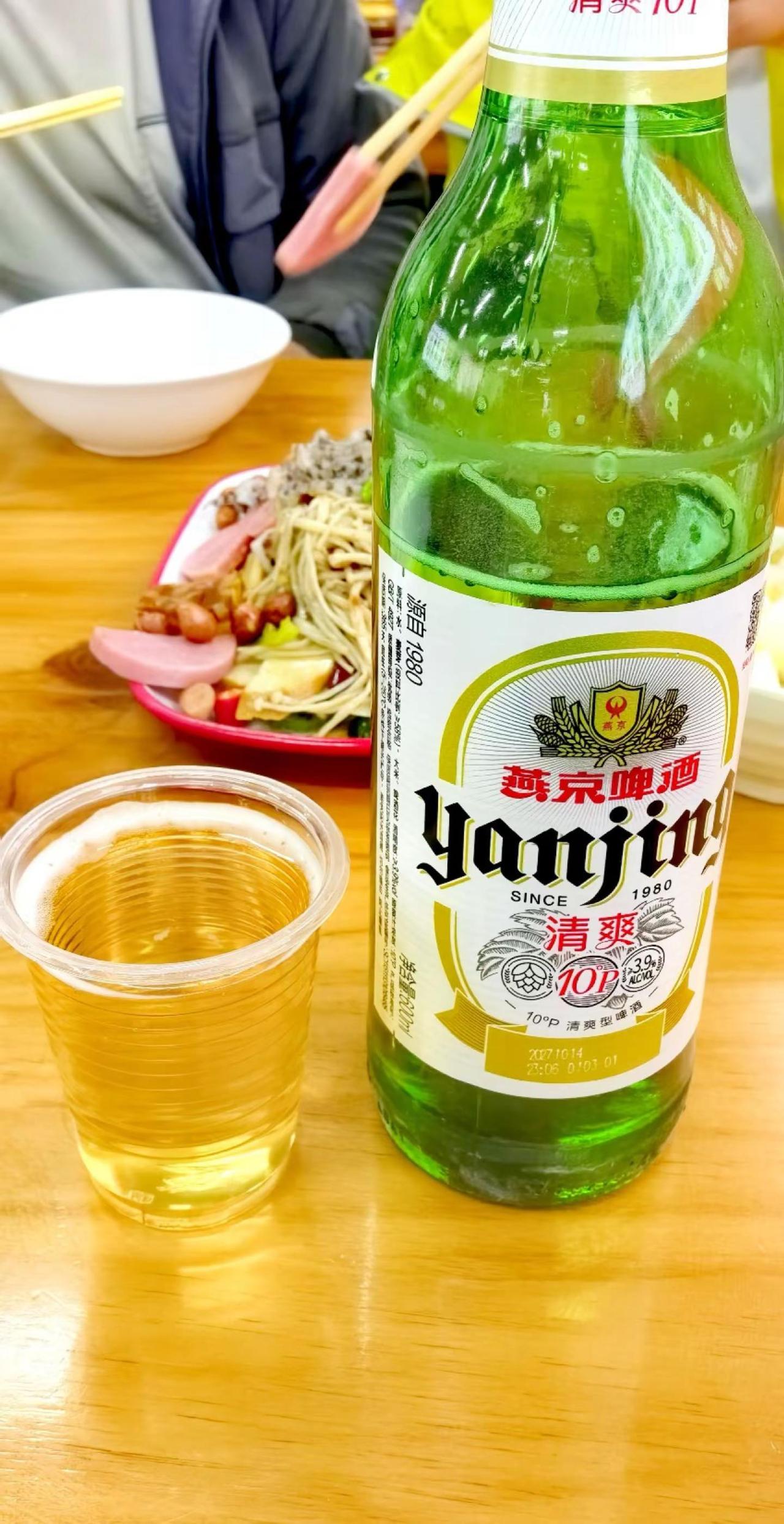 哈一杯青岛啤酒 喝酒是成年人最体面的放肆 喝啤酒的城市