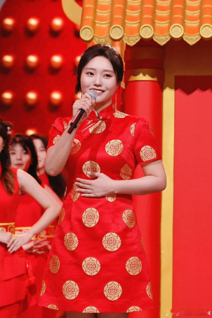 李雪琴加盟2026辽宁春晚一整个期待住了！李雪琴在辽宁春晚的舞台上，会不会又爆出