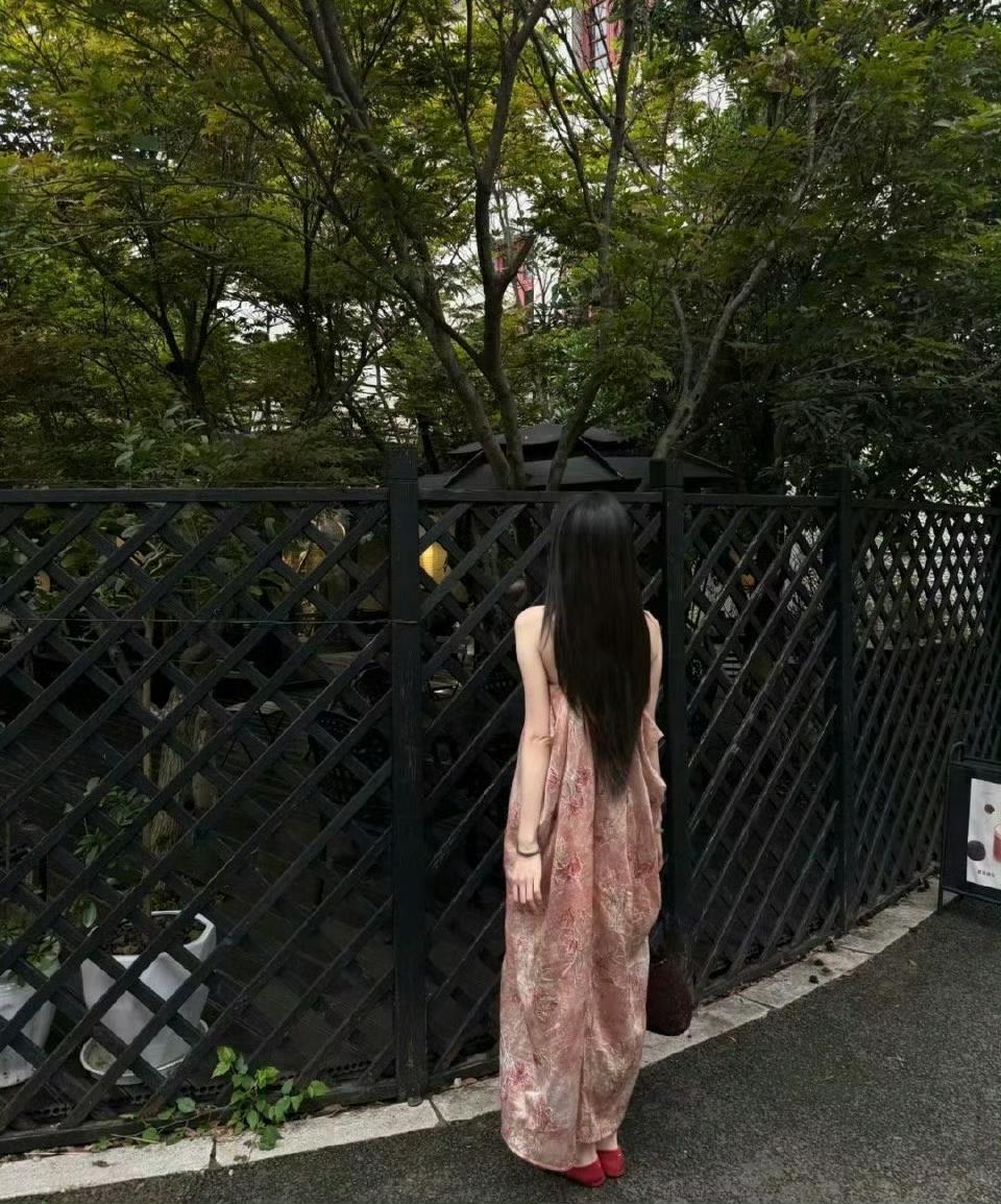 “不再为人性感到意外 ，我只低头调整我自己”