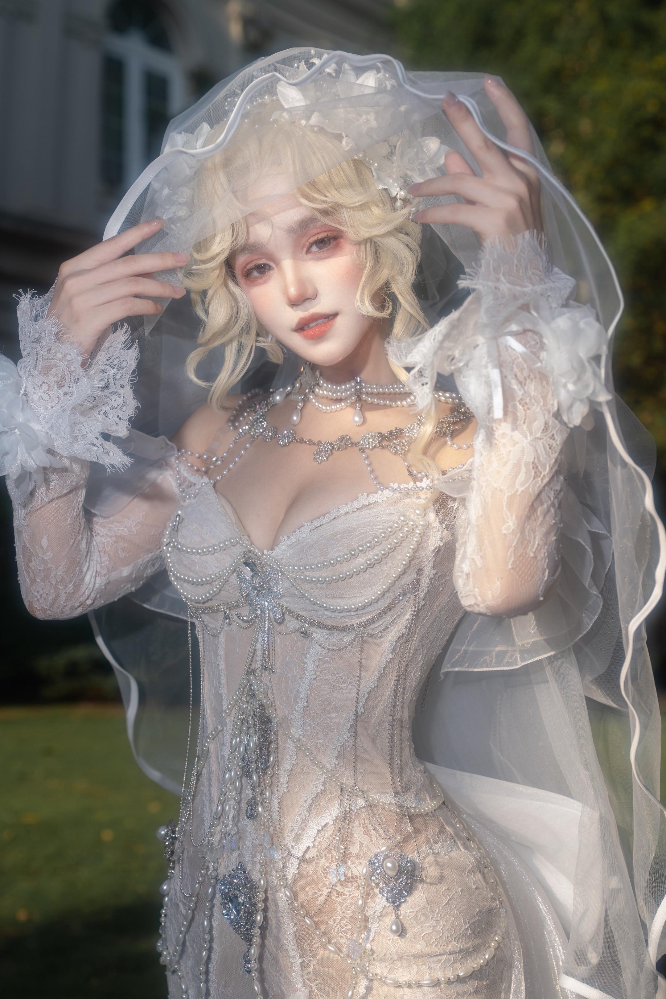 婚纱这么漂亮的衣服，怎么能只穿一次。