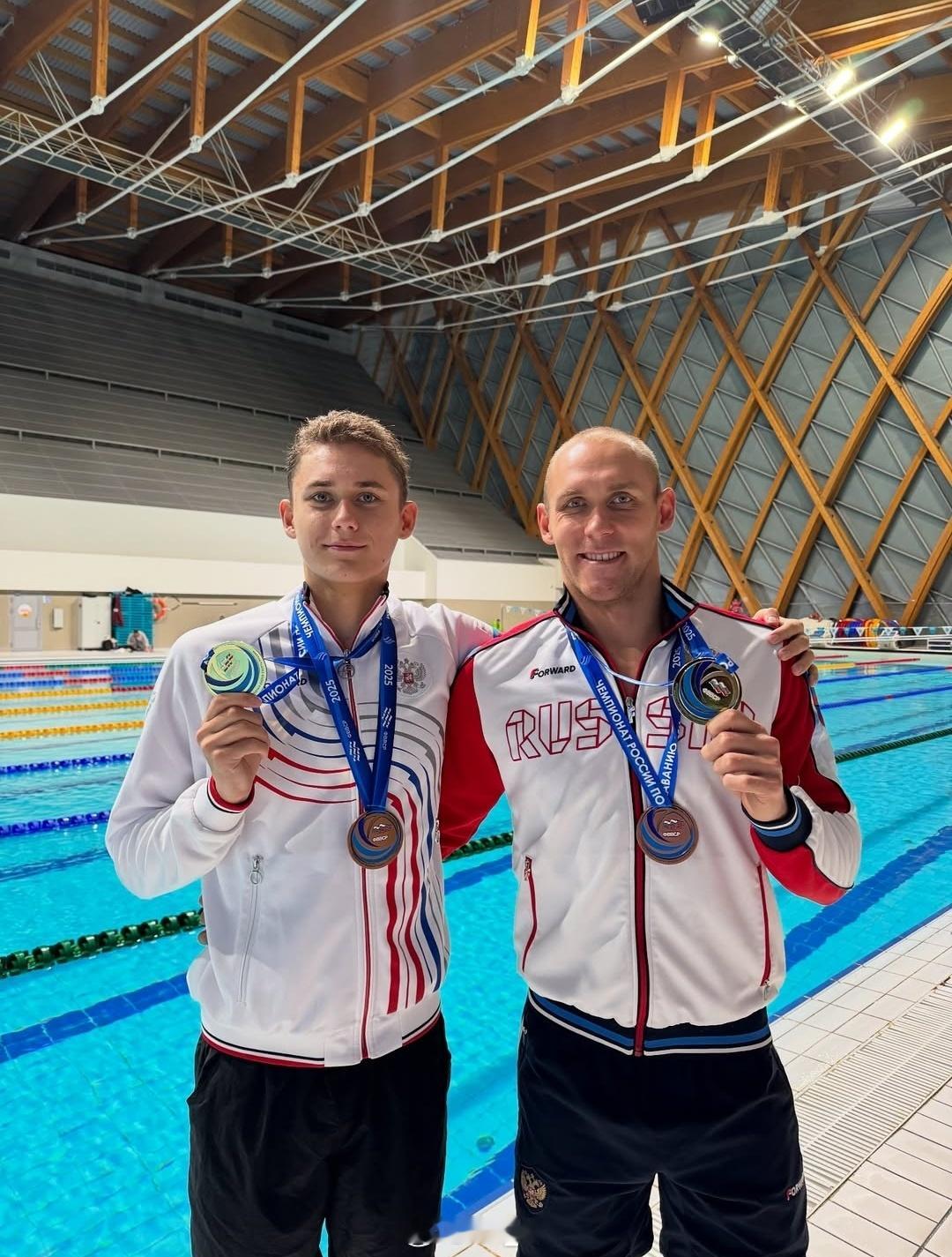 Vekovishchev兄弟兄弟👬年龄相差十岁哥哥100蝶夺冠松下PB弟弟40