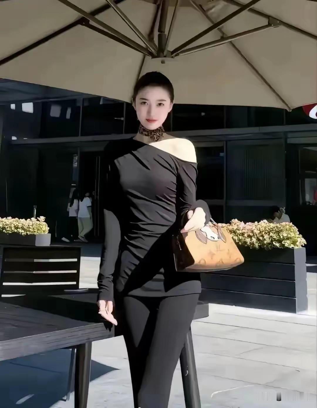 漂亮也就罢了
咋就还长这么高呀
请猜一下她的身高？