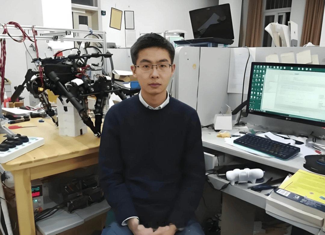 梁文锋旗下公司1.8亿打新宇树科技，有望浮盈超7亿元。先是长鑫后是宇树，梁文锋太