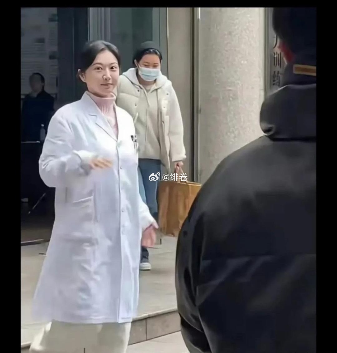 景甜36‏‎⁠岁了，这组剧⁠照是纯素颜，状态也太‏‎真实了⁠‎。 ​​​