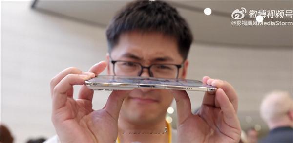 影视飓风Tim称iPhoneDuo烫到握不住苹果首款折叠屏iPhone Duo翻