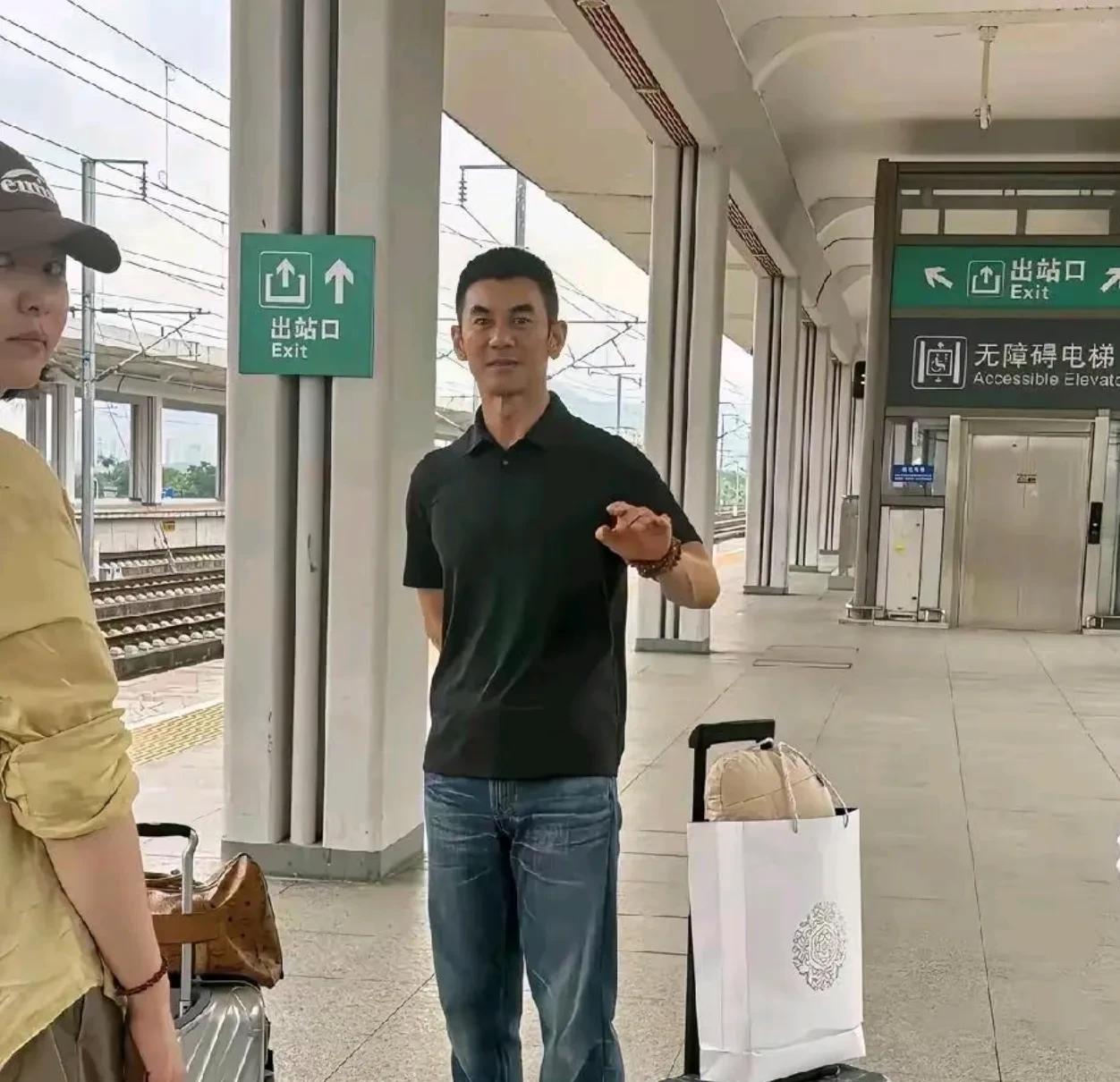 老天呐，差点没认出来！
 
模样变化着实让人意外，和记忆里的样子对比反差很大。一