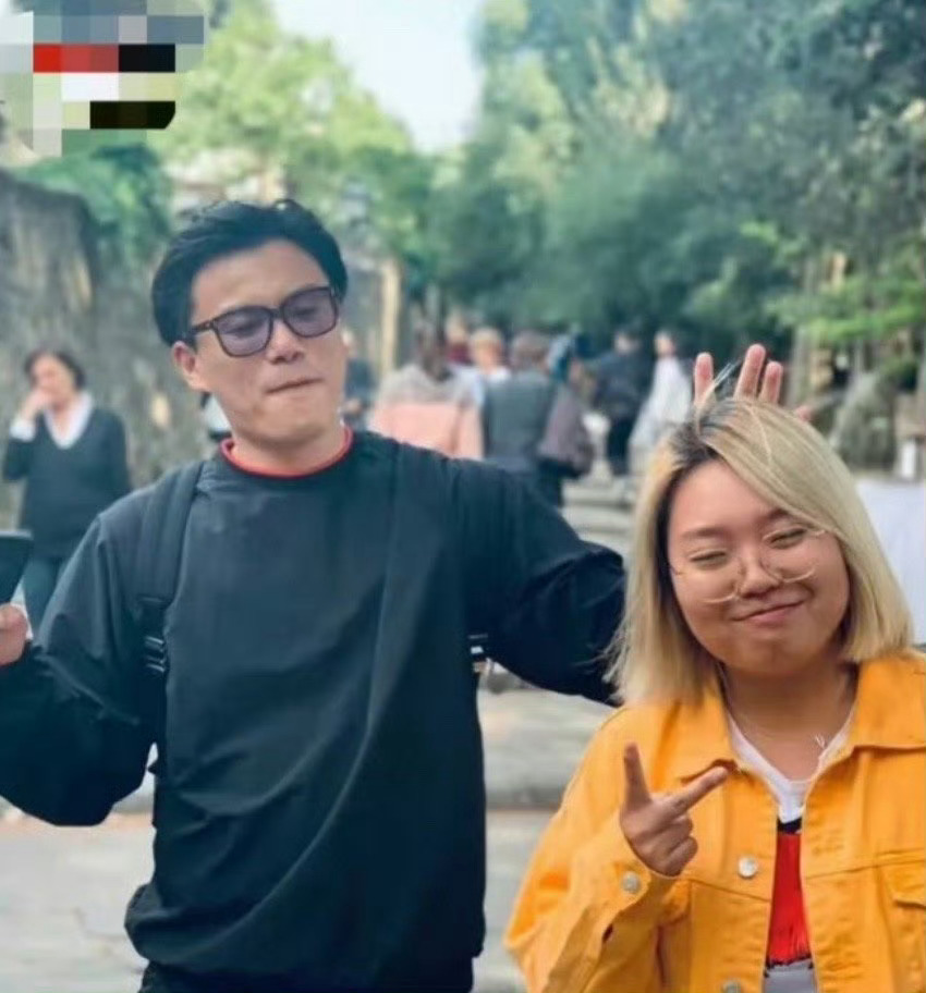 李雪琴 老谢看看这次是不是真的吧[允悲][允悲] ​​​