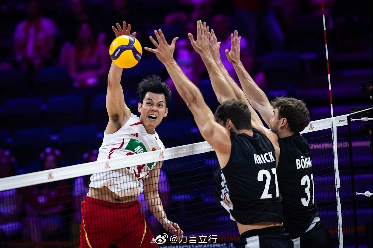 中国男排vs德国男排 第二局我们再以20比25失利，这一局进攻总体不错，球员们确