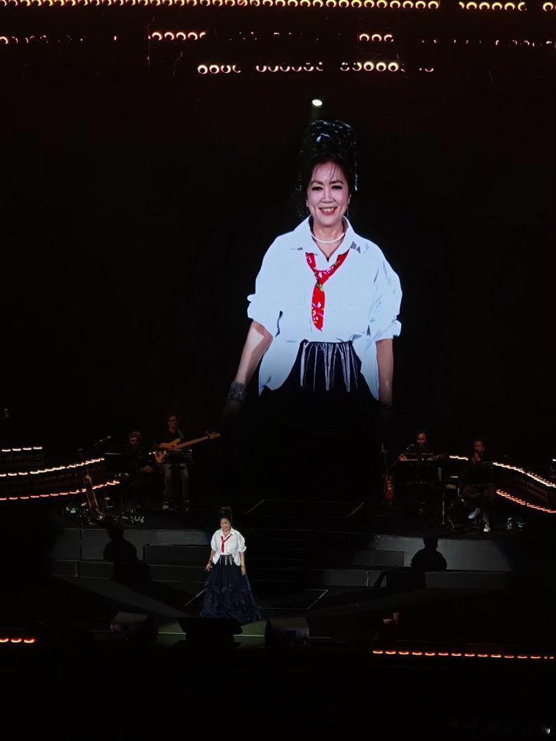 齐豫歌手赛后开沈阳演唱会 今晚齐豫唱亲爱的你啊大海我期待的时候现场应该很动人。同
