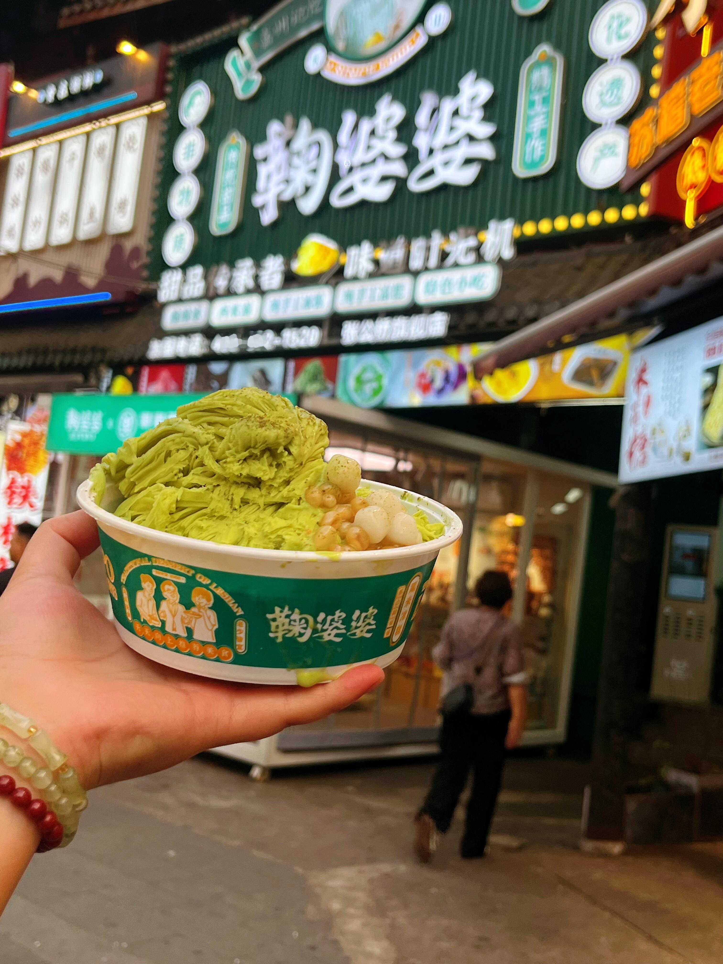 谁说四川只有成都好吃？这份新鲜热辣的《烟火四川TOP100餐厅》榜单告诉你：四川