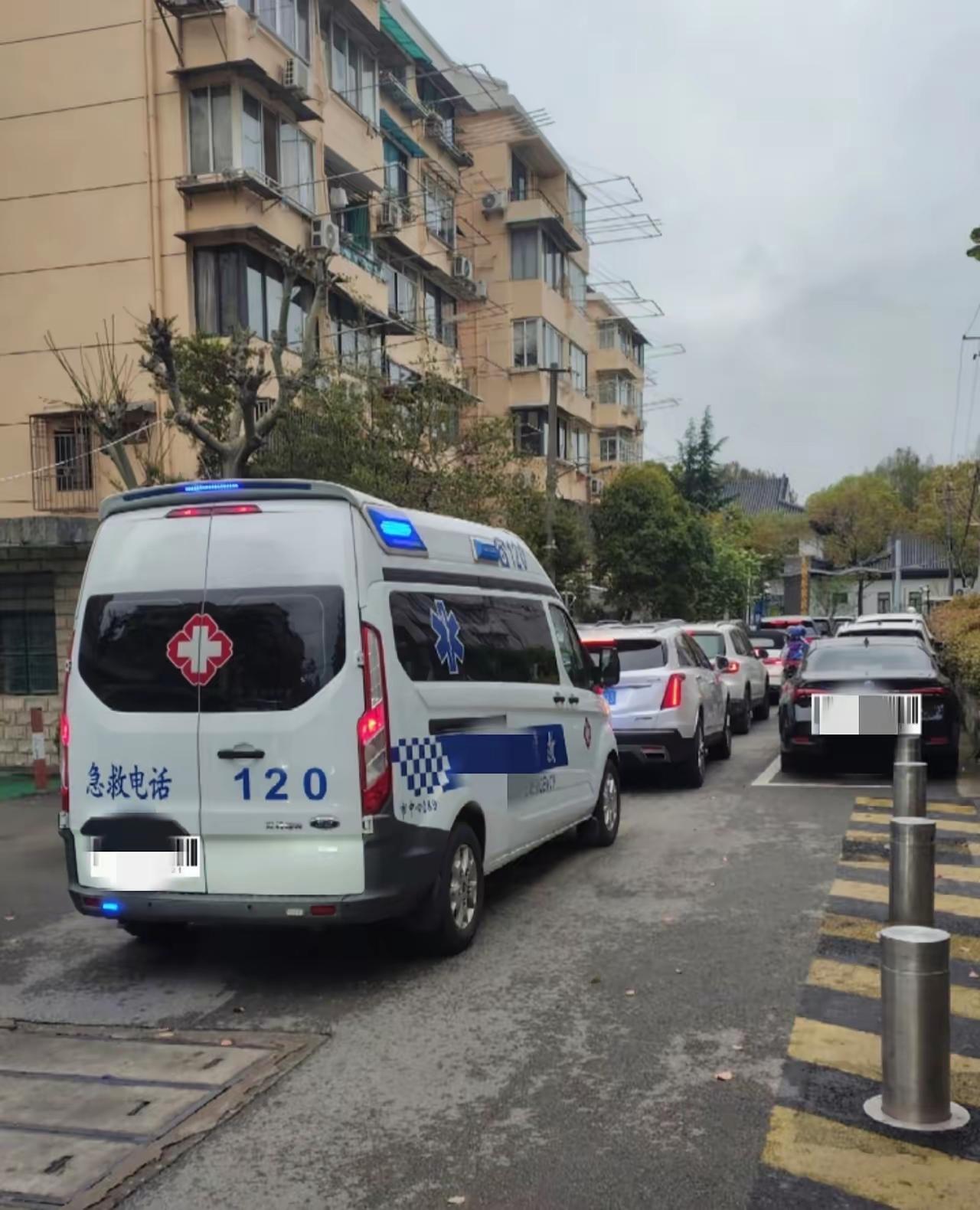 人一定要管住嘴，更要管住自己的作息！
同小区一周内接连走了两个年轻人，一个26岁