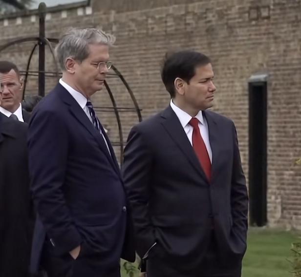 “我们不会延长购买俄罗斯石油通用许可证，也不会延长购买伊朗石油的通用许可证！”当