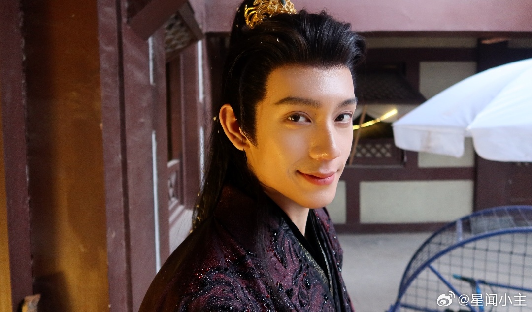 逐玉18集太惨了真的是越来越期待了，因为这条线其实很丰满。原著里最开始他虽然是疯