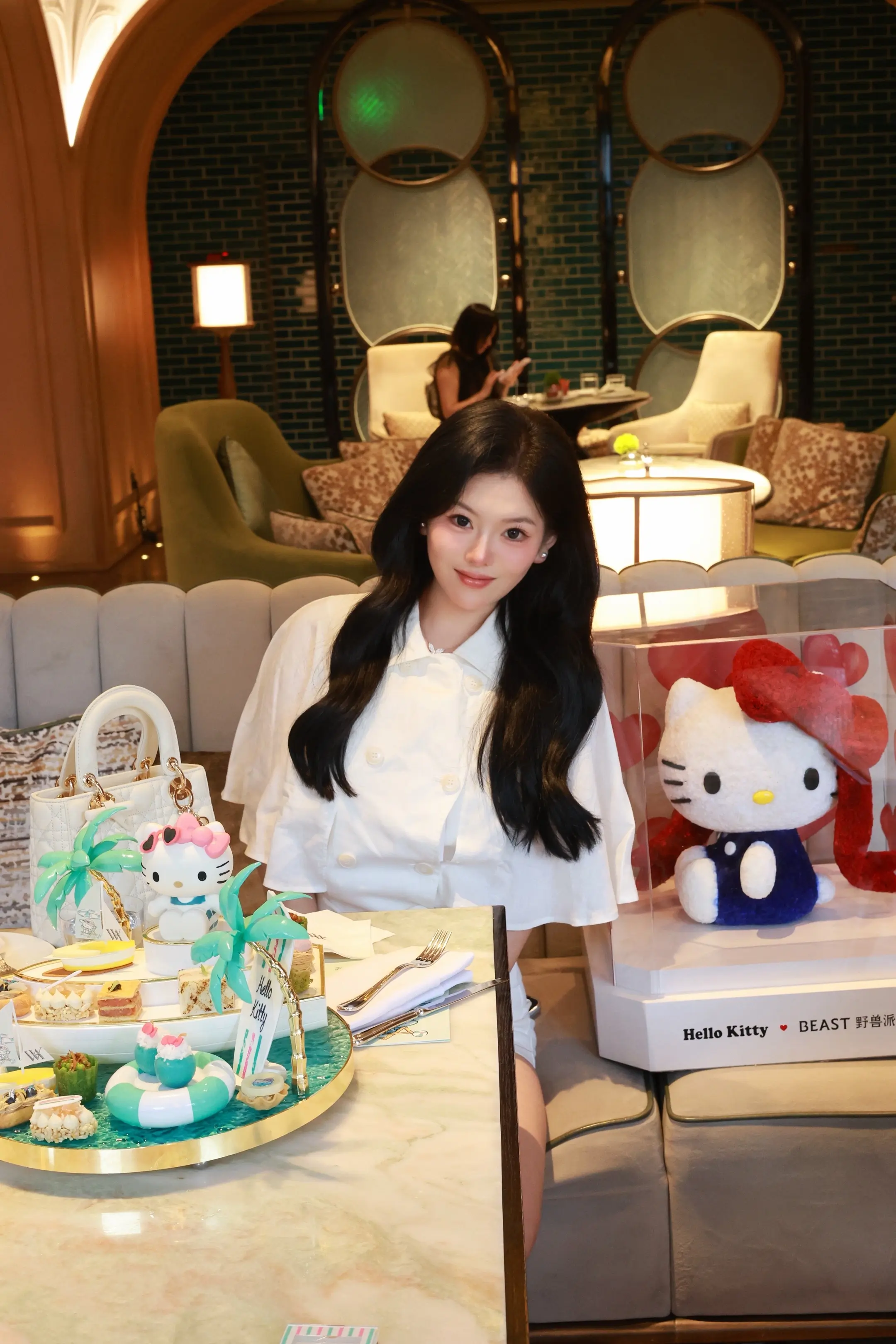 我心里住着一只不会说话的hellokitty 起初喜欢它是因为它的可爱...