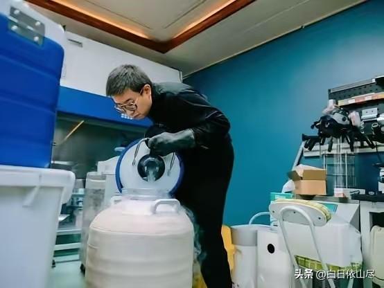 真是奇迹！云南仅仅高中学历的爸爸，百般为患罕见病的儿子求医无果后，竟然开始自制药