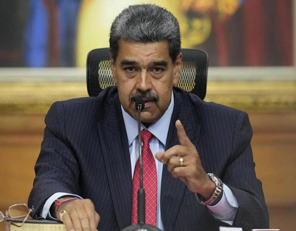 别再问“马杜罗去哪了”，政治上他已经是个死人！美国特种部队把他扔进牢房的那一刻，