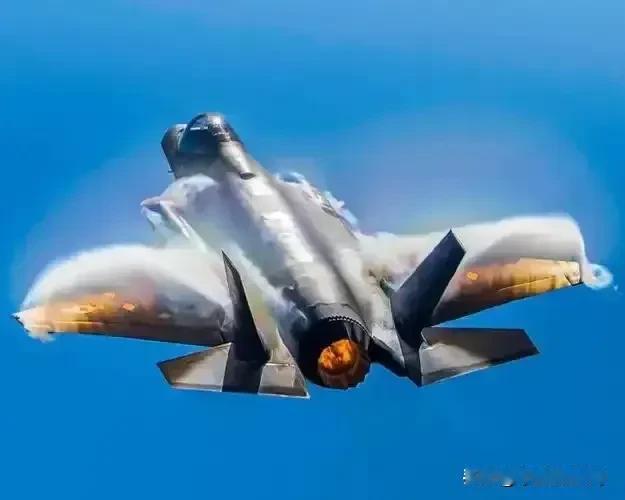 美国的F-35A飞机隐身性能真的好，飞着飞着，谁也找不到了。

为了找到这架飞机