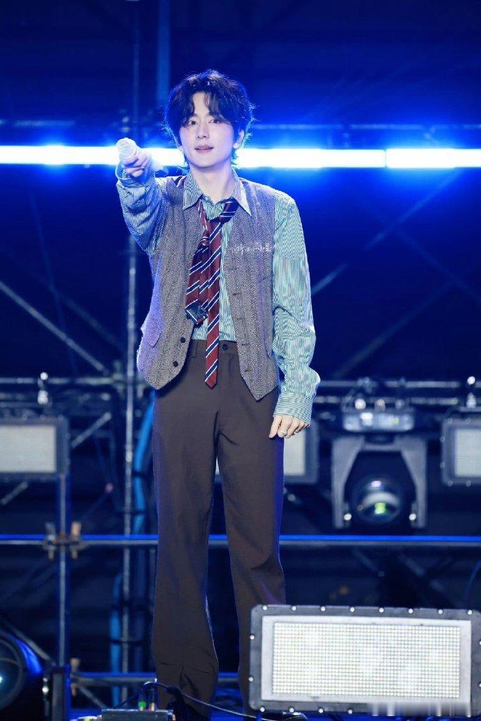 张新成演唱会关键词提取成功 终于等到本哥演唱会消息！直播确认今年安排，实力 vo