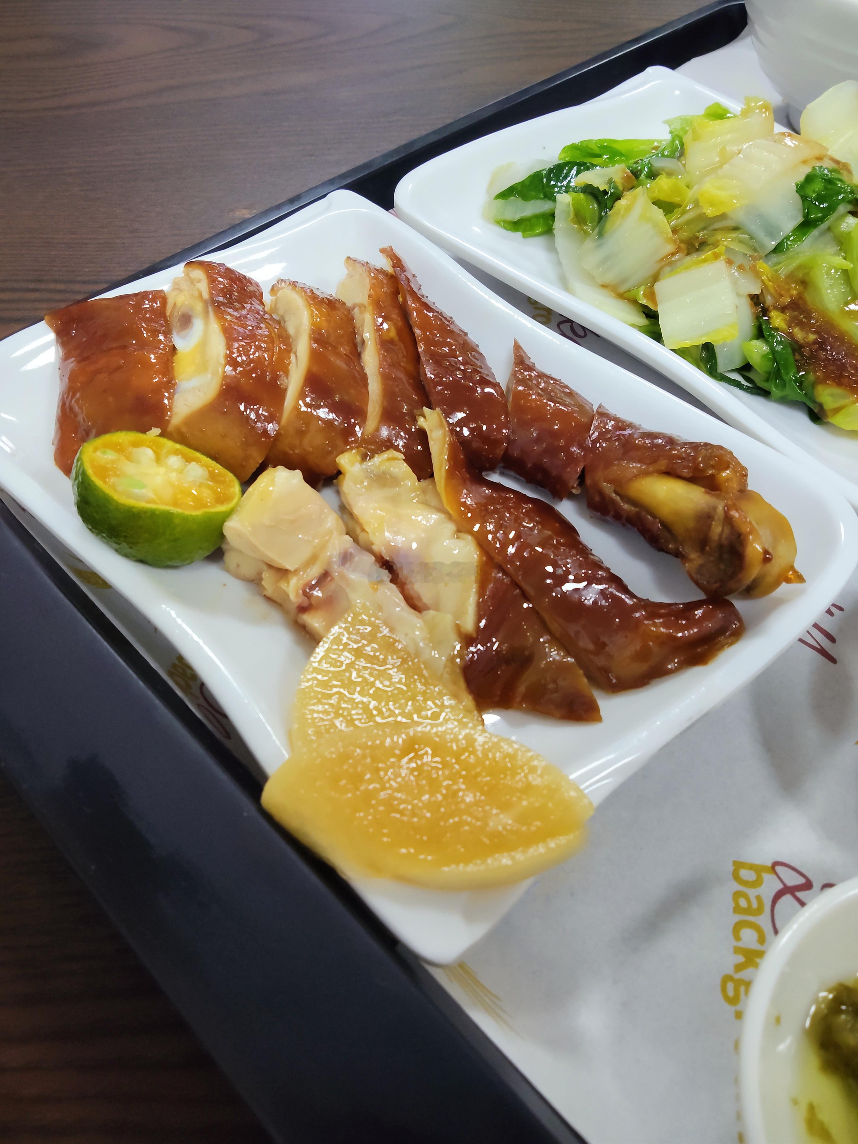 陈厝合泰和街的凤味轩海南鸡饭，在嵩山路这一侧，就在海纳天地斜对面这个路口，这家是
