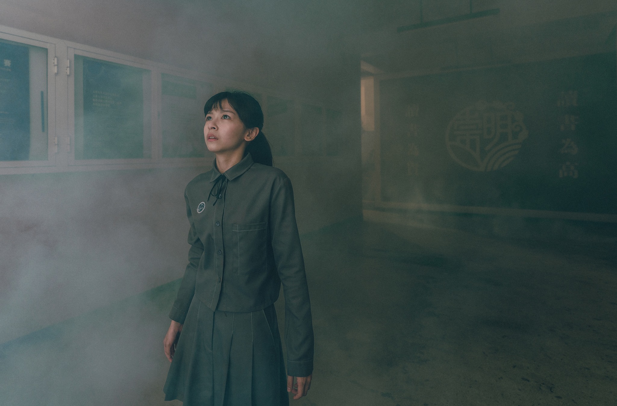 伊藤润二作品改编的剧集《聪明镇》再释出一波剧照！卡司阵容有梁咏琪、陈姸霏、宋柏纬