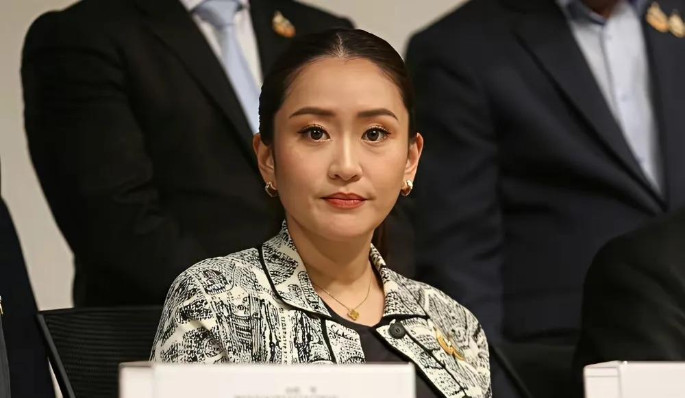 佩通坦又被赶下台，他信家族三次当总理，三次被赶下台，这里面原因简单说下。  
