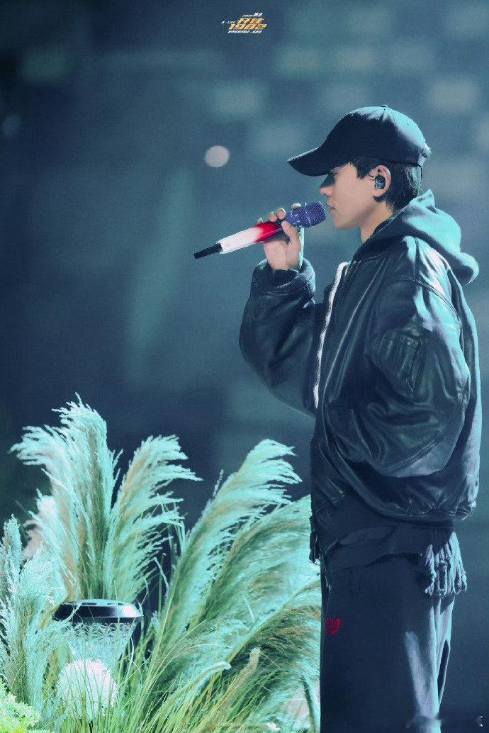 张杰新舞台取名为龙门阵 龙门阵这个名字太有氛围感了！张杰的舞台永远值得期待，今晚