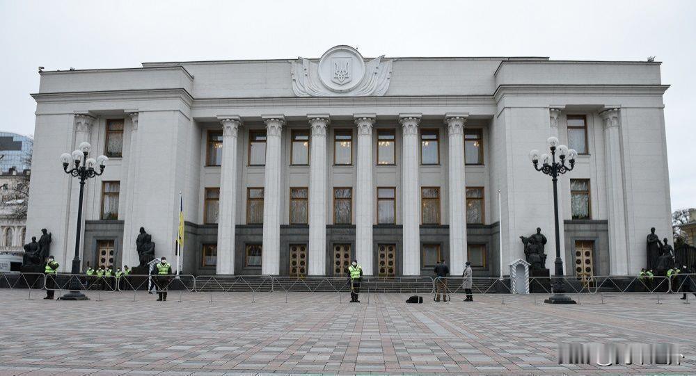 当地时间2026年4月28日乌克兰最高拉达（议会）以319票赞成，表决通过总统泽