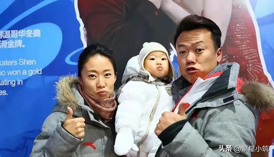 还记得这对夫妻么？曾经，他们可是冰场上的王者。
2010年温哥华冬奥会上，他们为