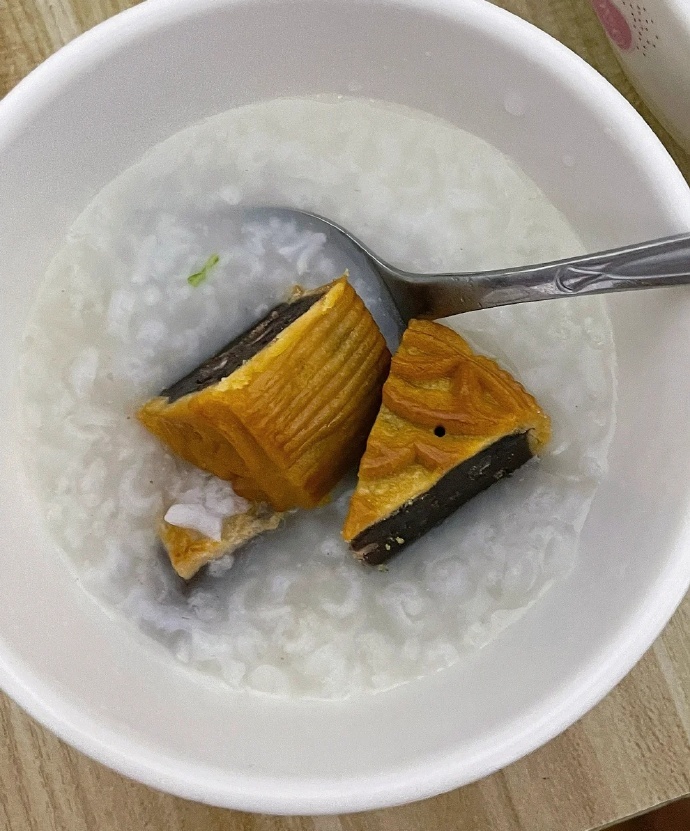 喜欢吃月饼和白粥的人同时沉默了