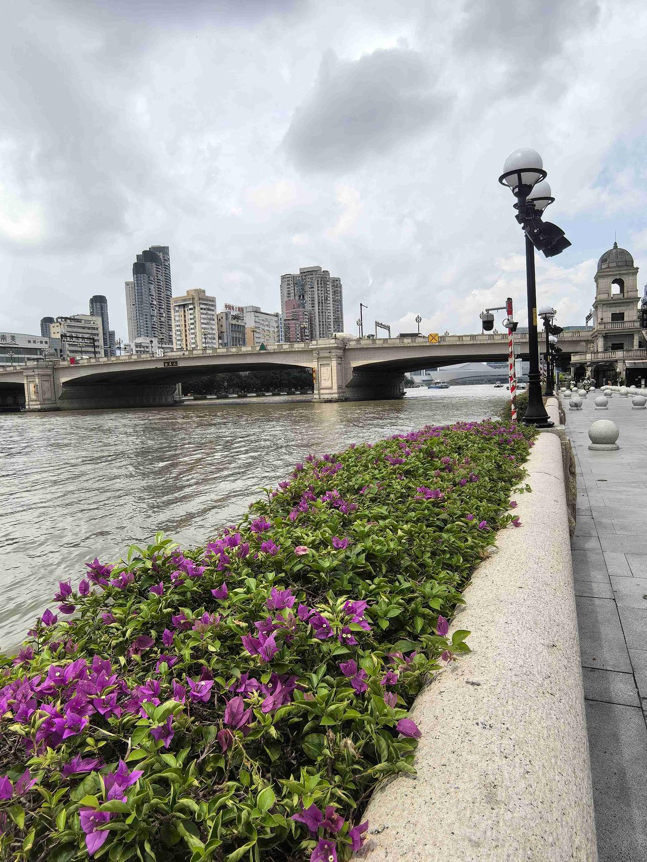 我的今日状态：🏝️旅行度假
我这里的天气：☀️晴天 带定位记录生活 晒秋日打卡