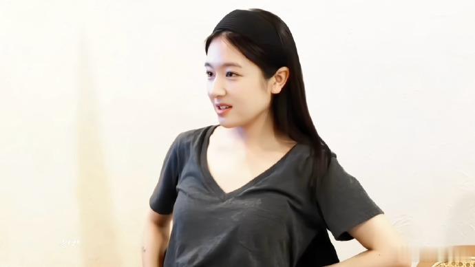 李兰迪拿到自由潜证书 完全就是我们的潜水女王了吧，看到李兰迪拿到自由潜证书，真的