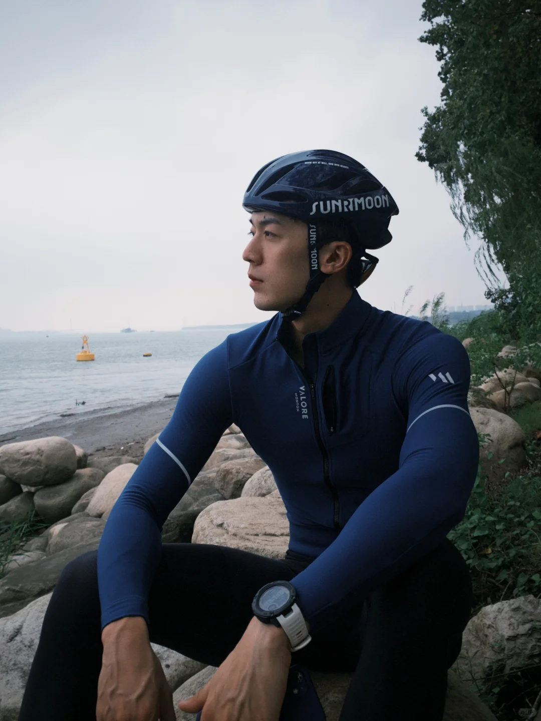 江边风大的一米车能吹飞掉