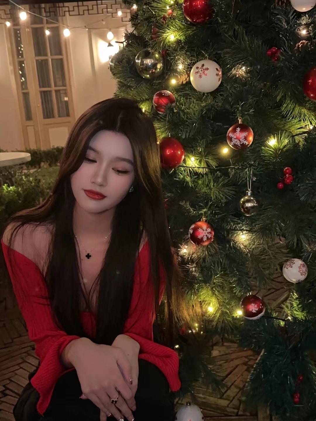 86年 39岁 单身
经济自由 有车有房 有存款
长的不算丑 身材也能看
那怎么