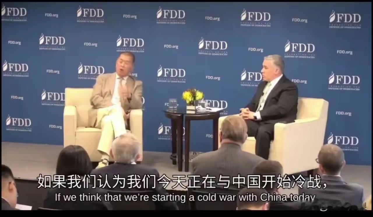 黎智英是媒体大亨这一点不可否认，与西方政客和主要媒体有着千丝万缕的关系，可谓有钱