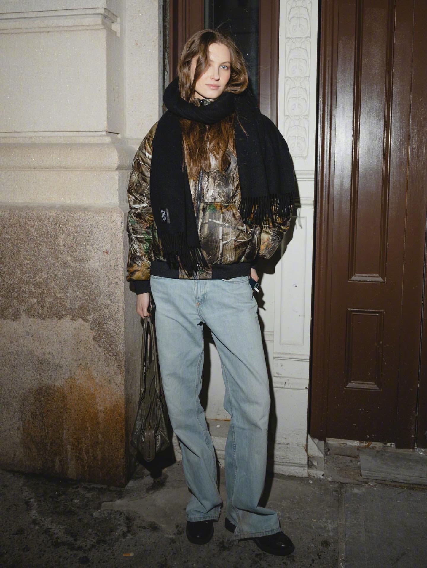 纽约时装周 ——下班的麻豆们！看似简单的穿搭，但都还是经过精心的叠穿配搭。🌸?