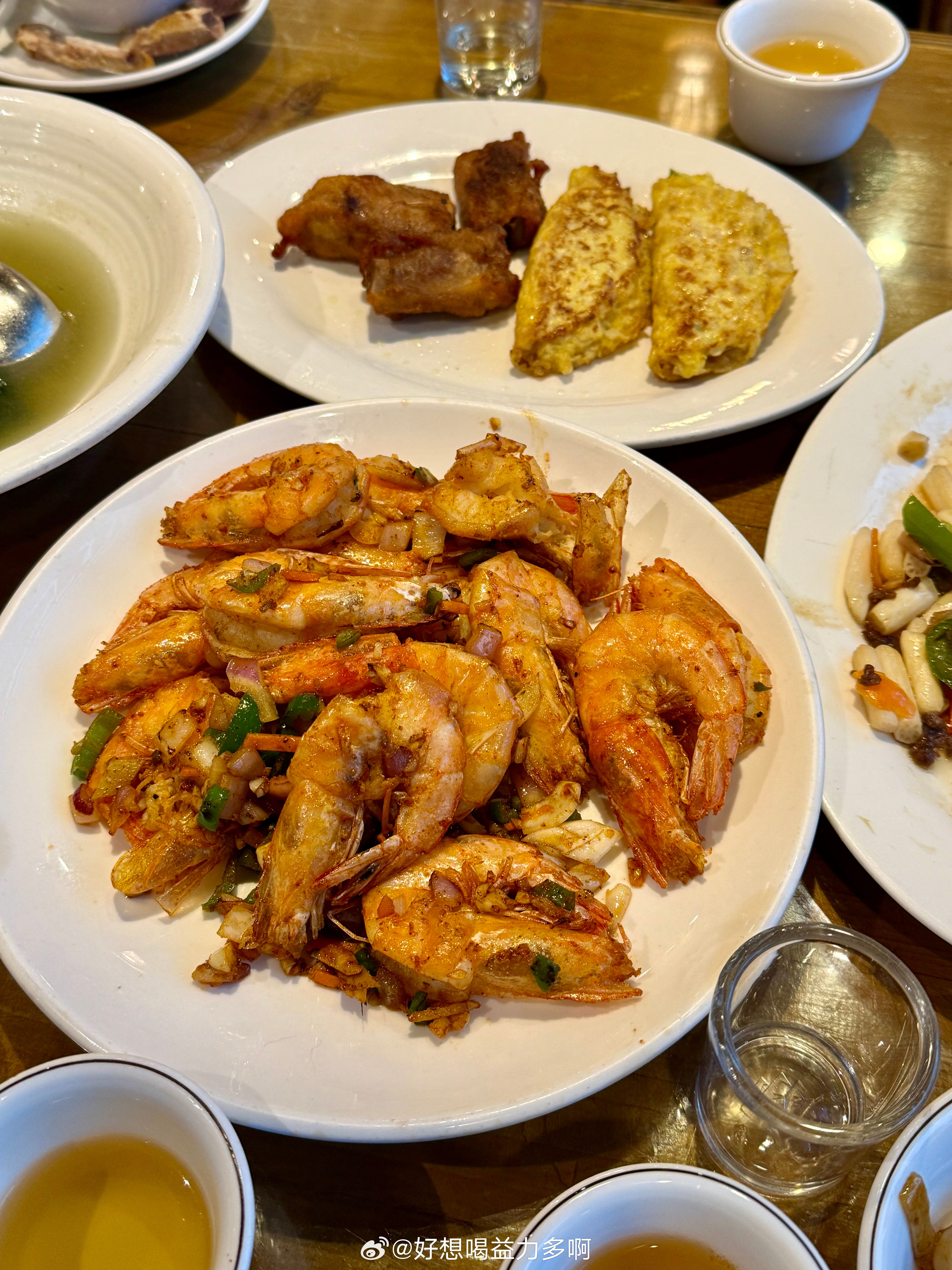 吃吃吃！椒盐虾很不错，藕尖牛肉也喜欢，还有干炒牛河和蛋饺