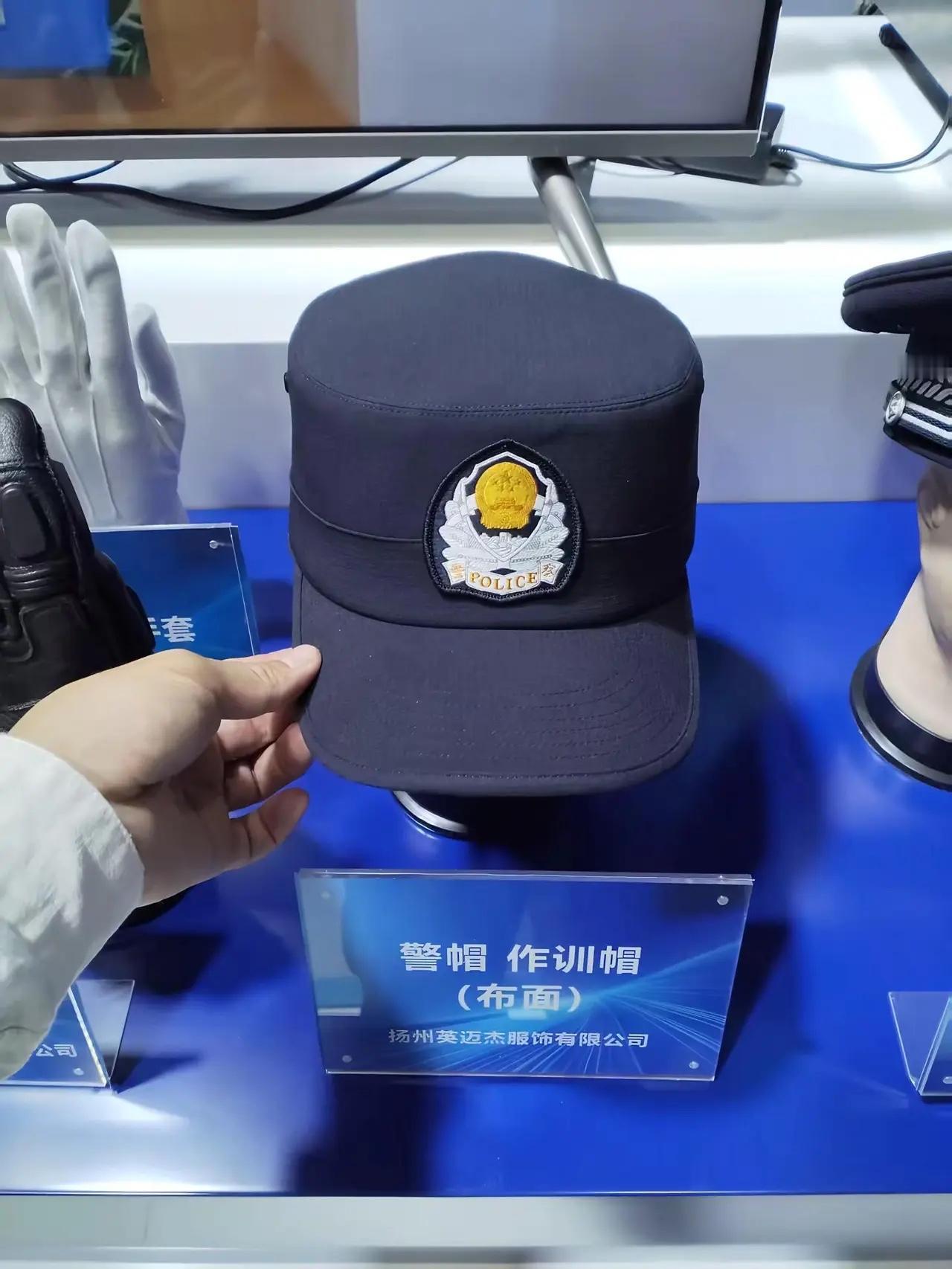 这个警帽好漂亮啊，什么级别领导才可以戴