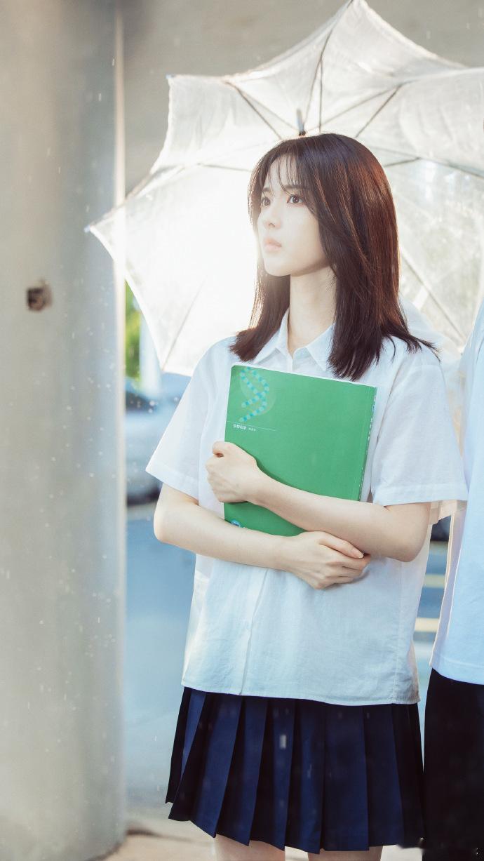 杨超越习惯了淋雨就继续勇敢生长吧杨超越青春疼痛女主味 杨超越习惯了淋雨就继续勇敢