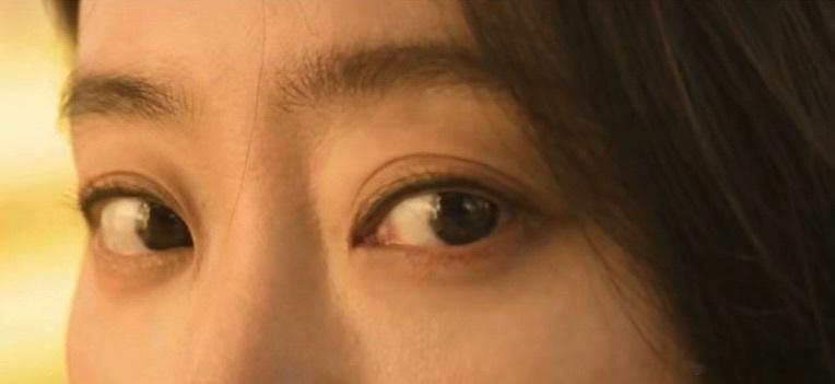 张小斐 姐姐猎杀我吧 张小斐在《猎影者》中那个眼神，直接把我“钉”在原地！白大褂