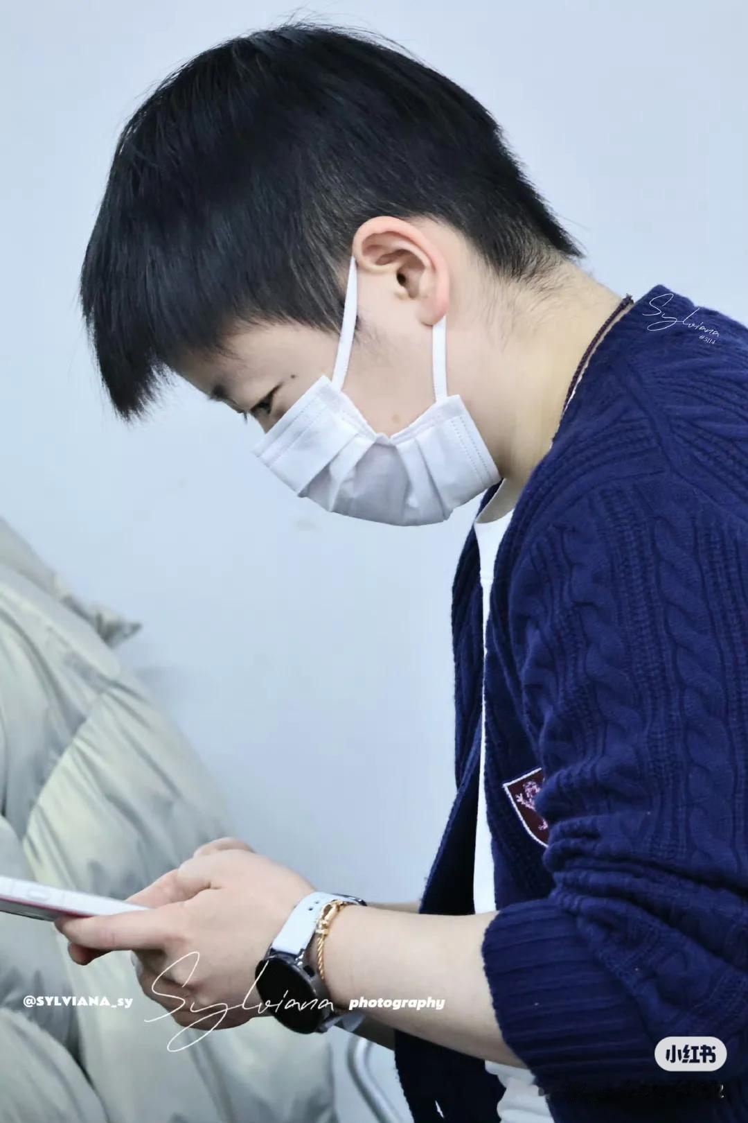 今日一直刷刷刷莎莎，感觉美好的日子又回来了[比心]
莎终于不穿李宁全套咯！今天穿