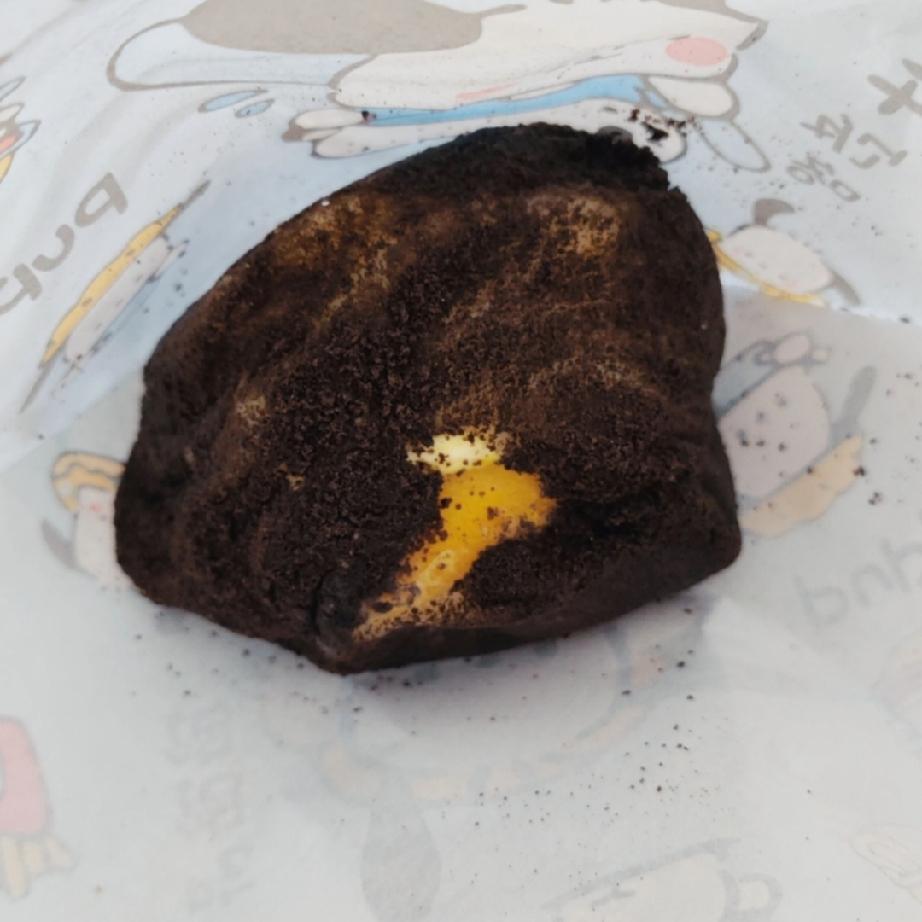 这种路边摊你吃过吗？麻糍好吃吗？

我们县城的步行街
有一个麻糍的小摊，
每次路