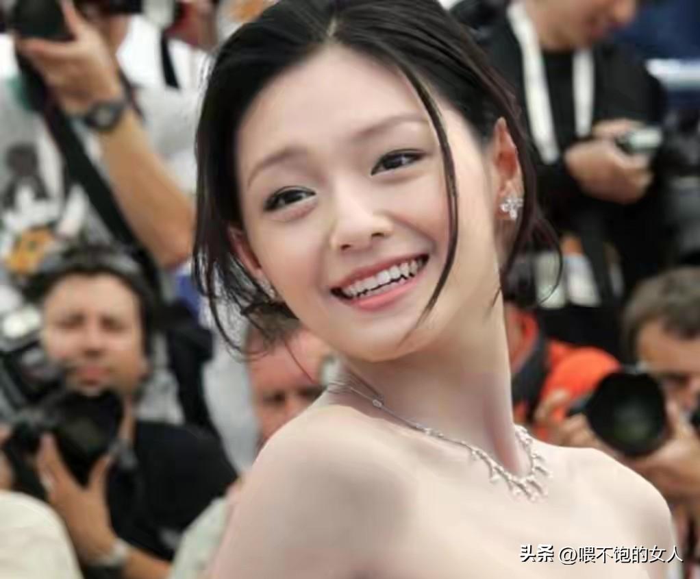 太有心了❤️？
大S逝世一周年，具俊晔给她设计了一个雕像！我还以为光头把他她给忘