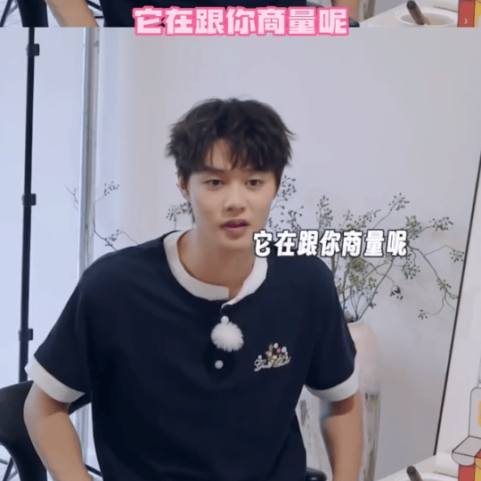 柯淳疑似被姐姐们报复一路繁花 节目因为这样的小插曲而更加生动。柯淳的真实反应加上