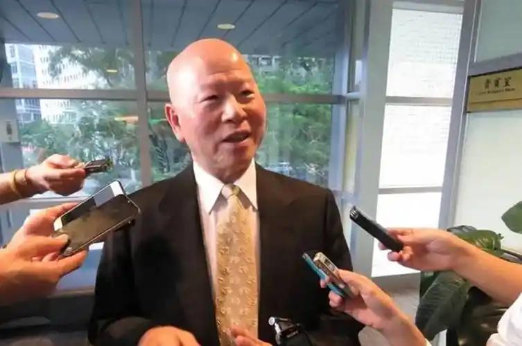 台湾媒体人许信良公开表示。要是大陆统一台湾，绝大多数台湾人都不会服气，更别谈治理