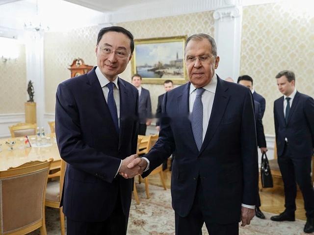 2月26日，外交部副部长孙卫东在莫斯科会见俄罗斯外长拉夫罗夫，双方讨论了乌克兰危
