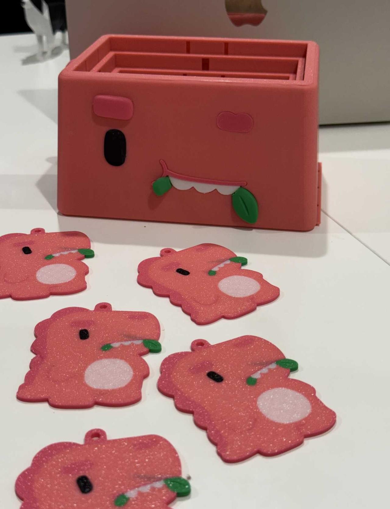 3d打印机在这一刻终于有用了
可爱的素龙宝贝
有趣的事情又增加了 3D打印 谁懂