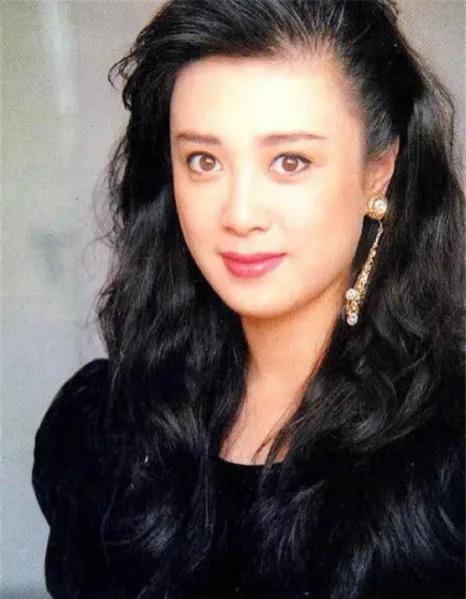 当年拍摄《封神榜》，饰演伯邑考的汤镇宗说：“如果再多拍两场戏，我就要把傅艺伟娶回