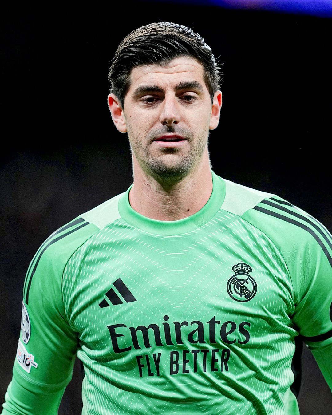 🚨阿斯报：皇马非常担心库尔图瓦的伤情，初步检查显示，他的右内收肌撕裂，将缺席周